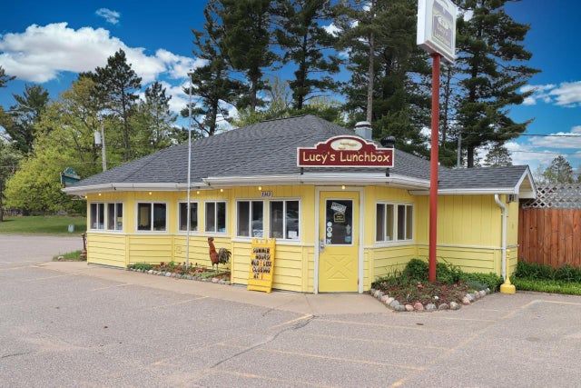 1343 Wall St E, Eagle River