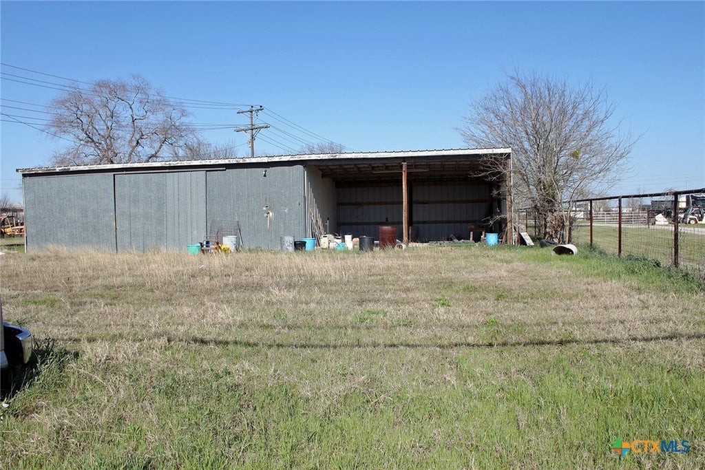 1406 S Commerce Street, Lockhart