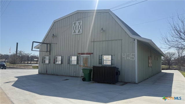 1425 N Main Street, Taylor