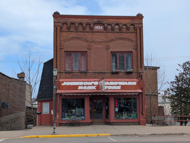 195/197 Lake Ave N, Phillips