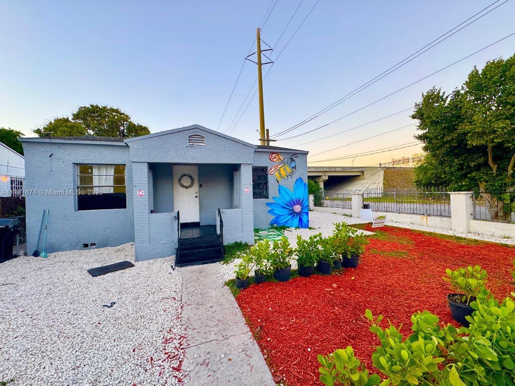 301 Nw 37th St, Miami