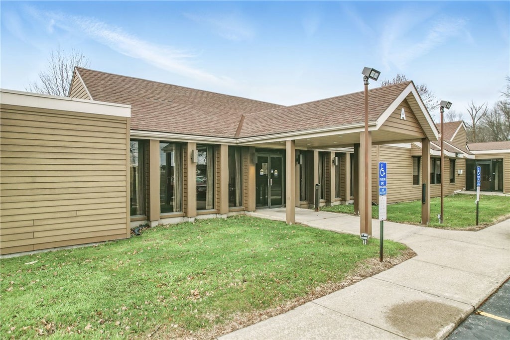 2000 Green Street, Farrell