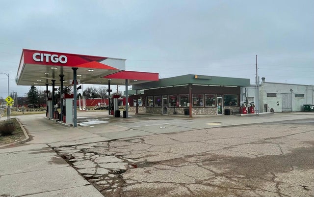 127 Broadway Ave W, Medford