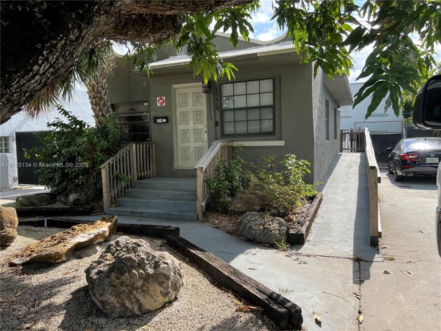 1 of 3 - 1224 Sw 1st Ave, Fort Lauderdale, FL