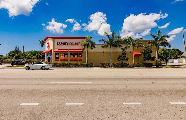 1 of 7 - 633 W Pembroke Rd, Hallandale Beach, FL