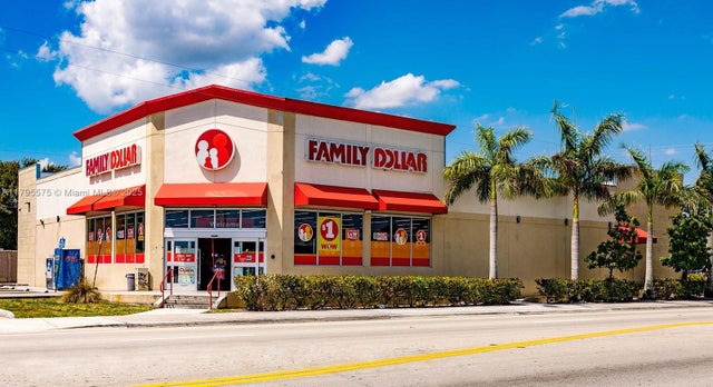 2 of 7 - 633 W Pembroke Rd, Hallandale Beach, FL