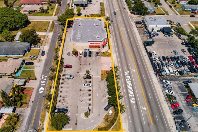 3 of 7 - 633 W Pembroke Rd, Hallandale Beach, FL