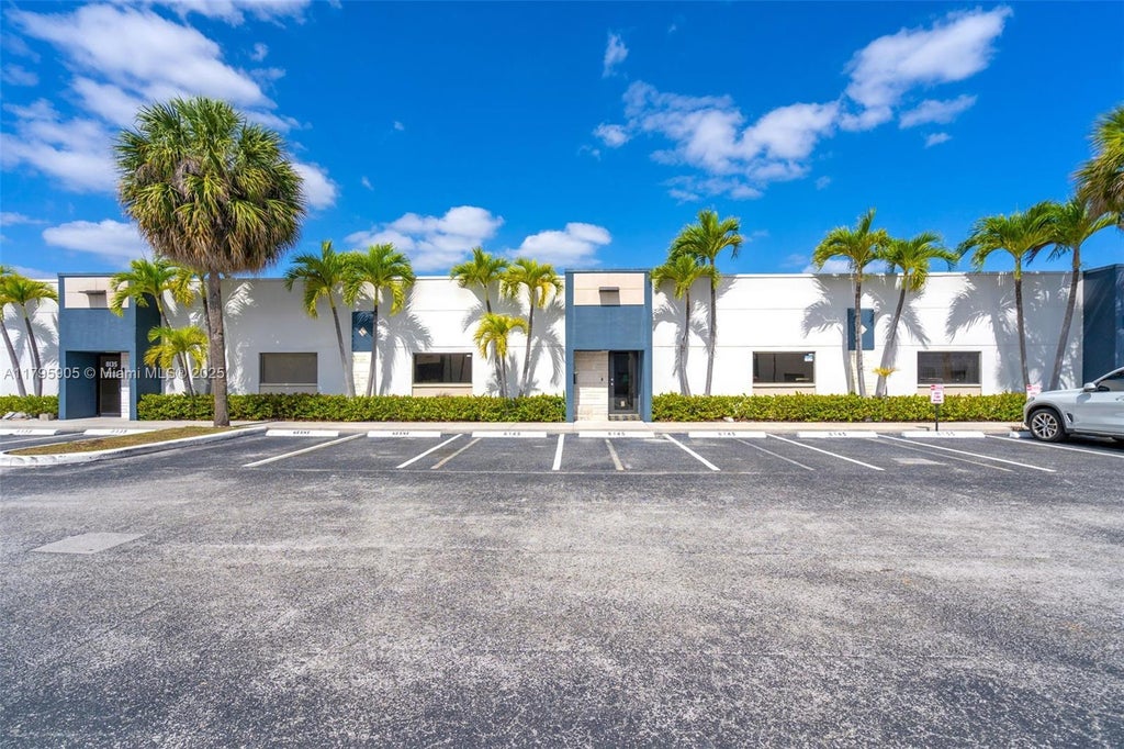 8145 Nw 33rd St 8145, Doral
