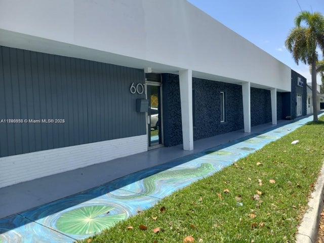 1 of 13 - 601 S 21st Ave, Hollywood, FL