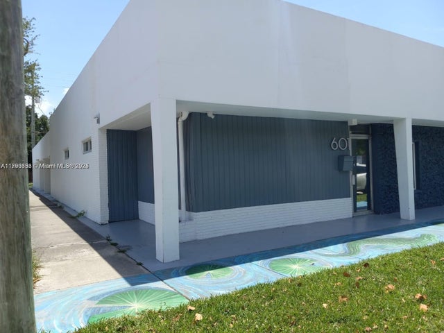 2 of 13 - 601 S 21st Ave, Hollywood, FL