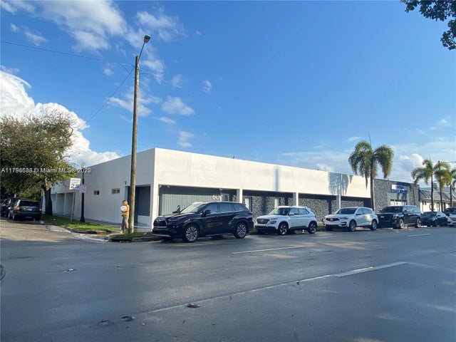 5 of 13 - 601 S 21st Ave, Hollywood, FL