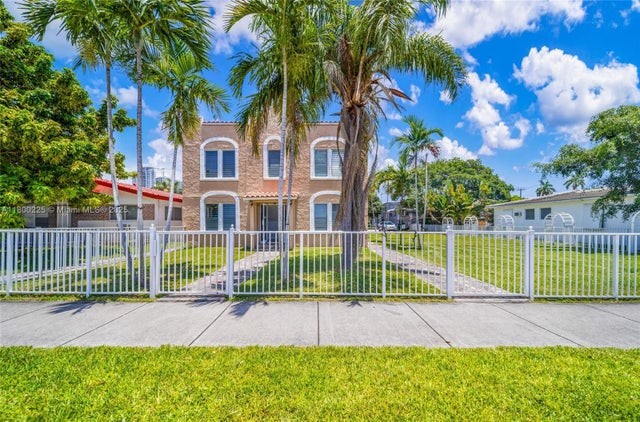 1 of 32 - 1621 Van Buren St 1-11, Hollywood, FL