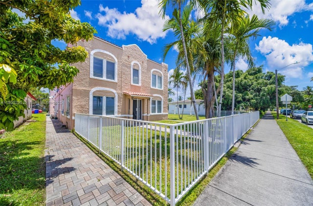 2 of 32 - 1621 Van Buren St 1-11, Hollywood, FL