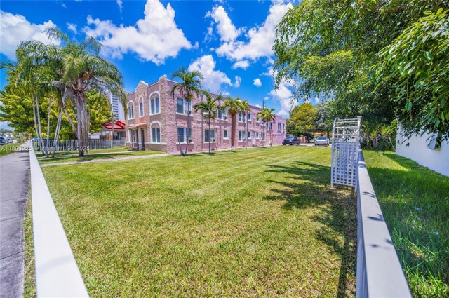 4 of 32 - 1621 Van Buren St 1-11, Hollywood, FL