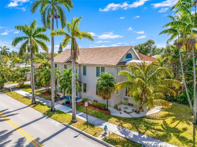 2 of 28 - 206 S 15th Ave 1-6, Hollywood, FL