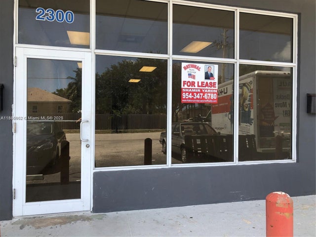 1 of 4 - 2300 N 23rd Ave 4, Hollywood, FL