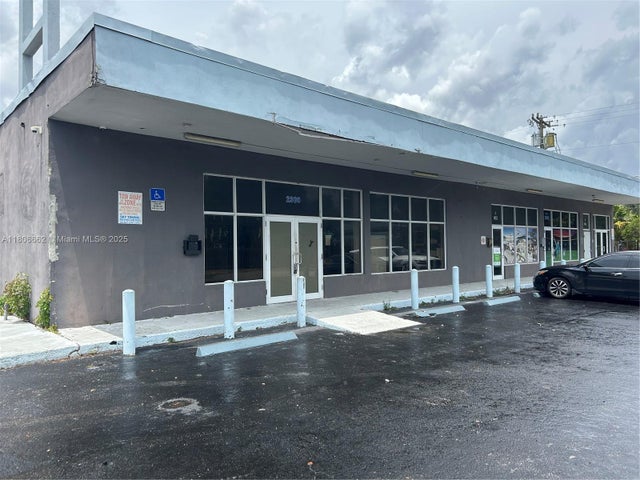 2 of 4 - 2300 N 23rd Ave 4, Hollywood, FL