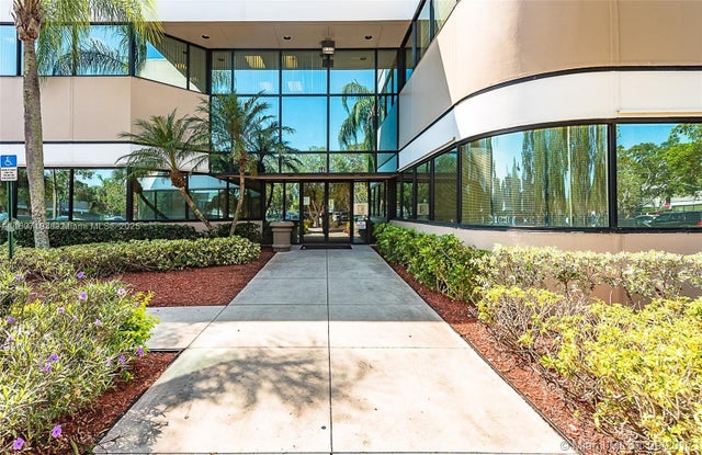 2 of 27 - 440 Sawgrass Corporate Pkwy 100, Sunrise, FL
