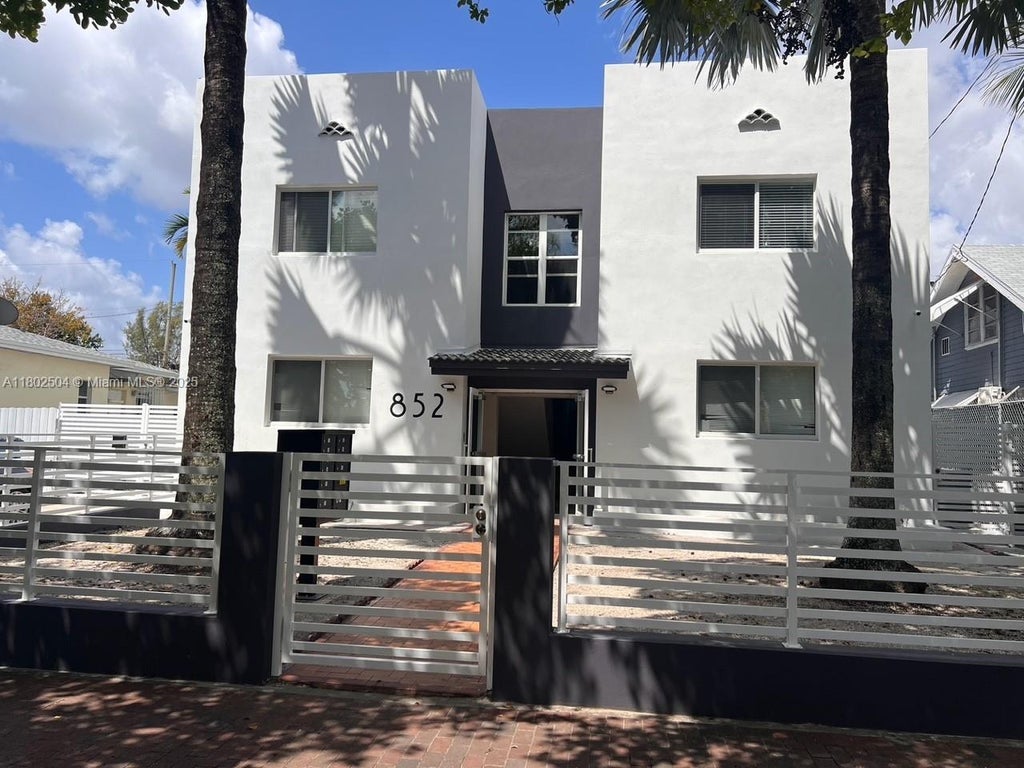 852 Sw 13th Ave, Miami