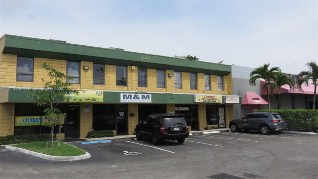 3 of 7 - 2001 N Dixie Hwy, Pompano Beach, FL