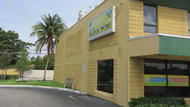4 of 7 - 2001 N Dixie Hwy, Pompano Beach, FL