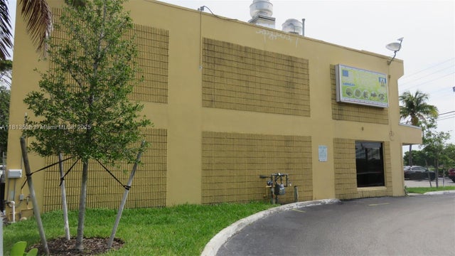 5 of 7 - 2001 N Dixie Hwy, Pompano Beach, FL