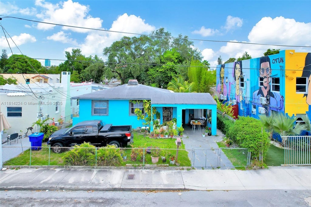 266 Nw 32nd St, Miami