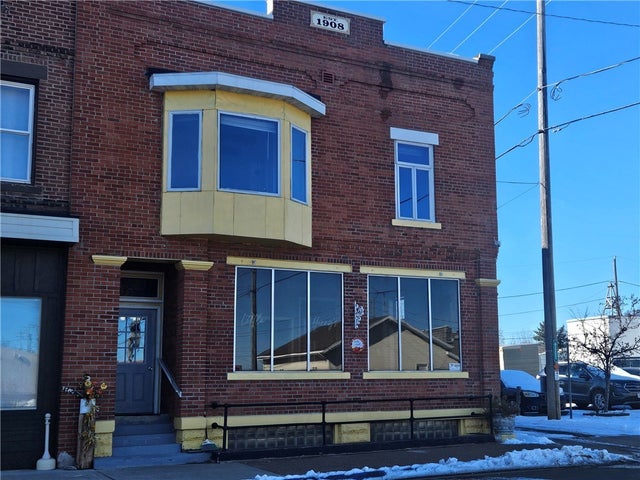 110 W 2nd Street, Ladysmith