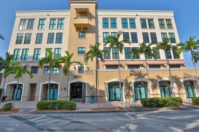 1 of 4 - 814 Ponce De Leon Blvd 219, Coral Gables, FL