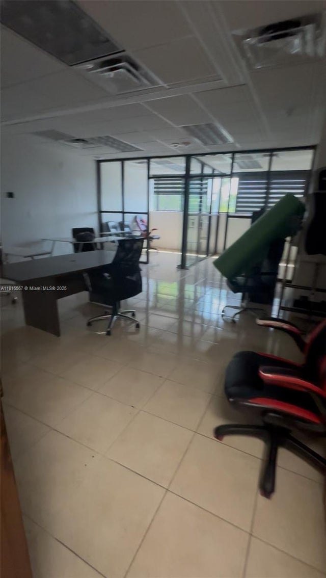 2 of 4 - 814 Ponce De Leon Blvd 219, Coral Gables, FL