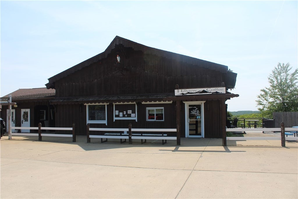 1602 Perry Highway, Muddy Creek