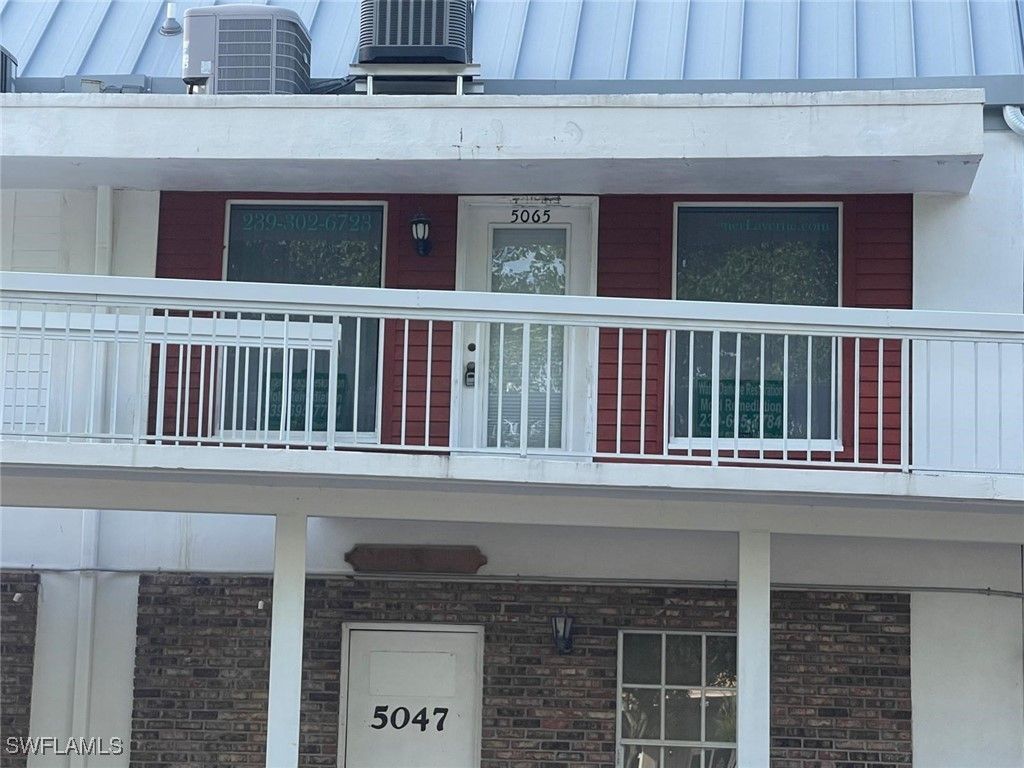5065 Tamiami Trl E D4, Naples
