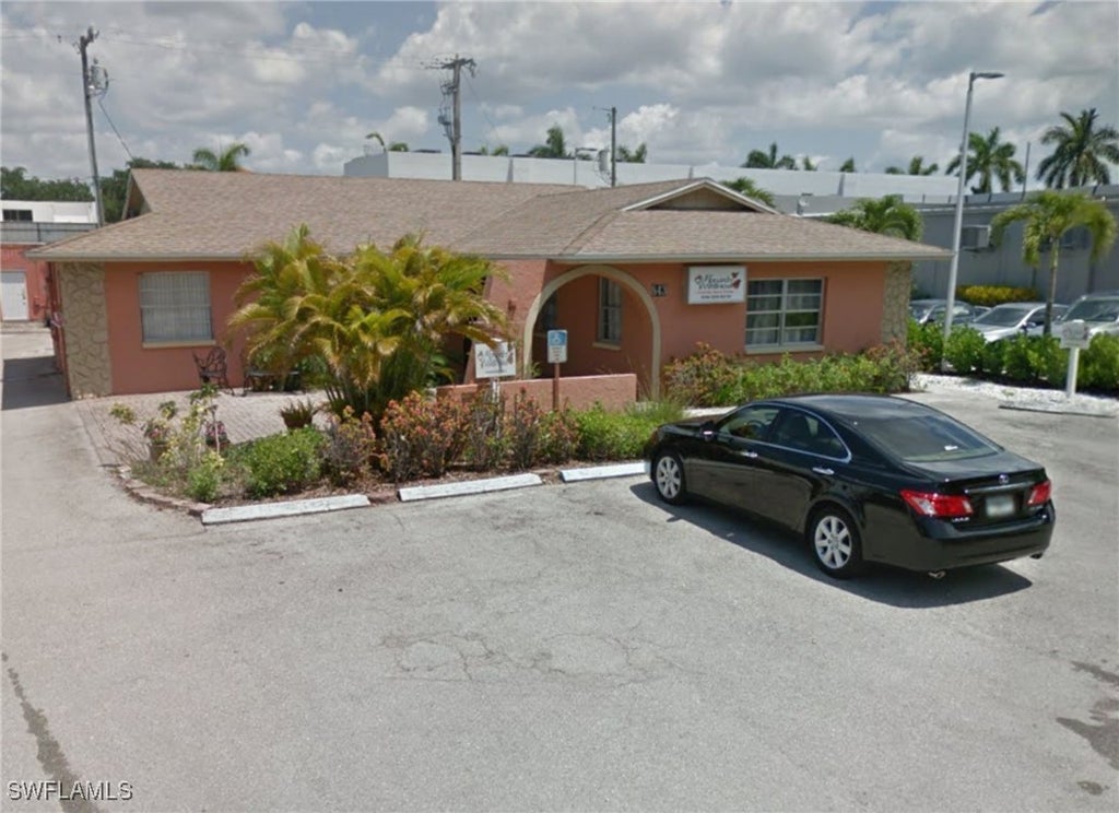 843 Myrtle Ter, NAPLES