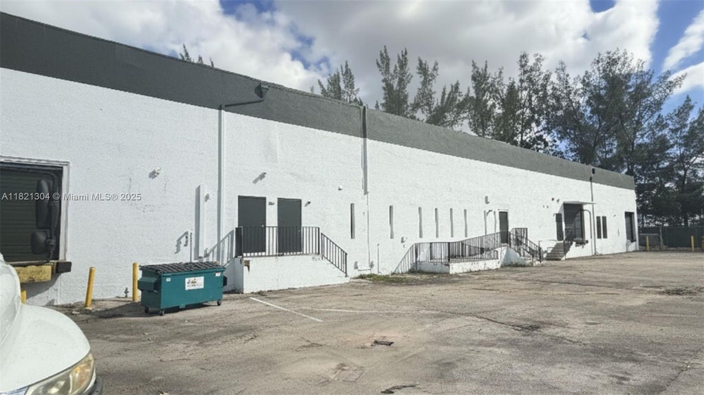 7361 Nw 78th St, Medley
