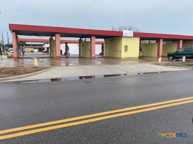 1107 E Nueces Street, Victoria