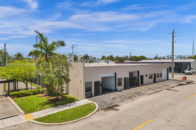 1 of 20 - 828 Nw 1st St, Fort Lauderdale, FL
