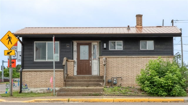 817 Miner Avenue W, Ladysmith