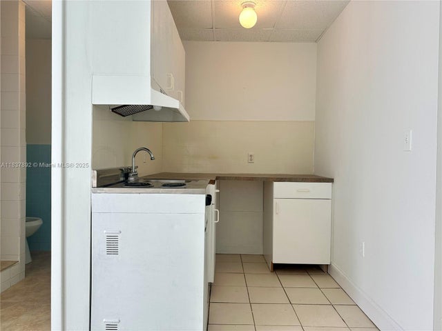 2 of 13 - 3104 Ne 9th St, Fort Lauderdale, FL