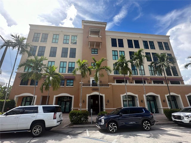 1 of 2 - 814 Ponce De Leon Blvd 318, Coral Gables, FL
