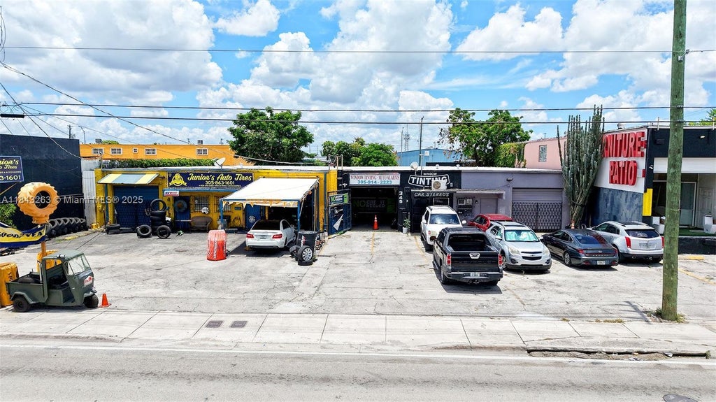 343 W 21st St, Hialeah
