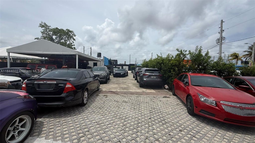 680 Nw 71st St, Miami