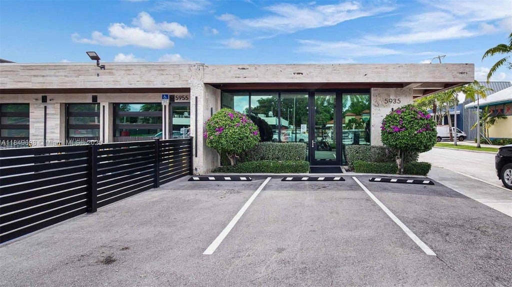 5935 Ne 2nd Ave, Miami
