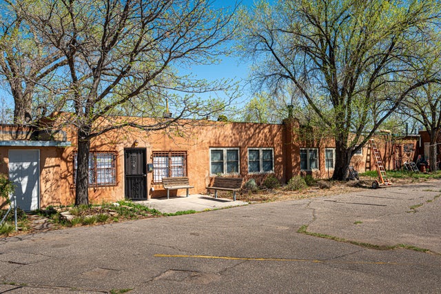 4884 La Junta Del Alamo, Santa Fe