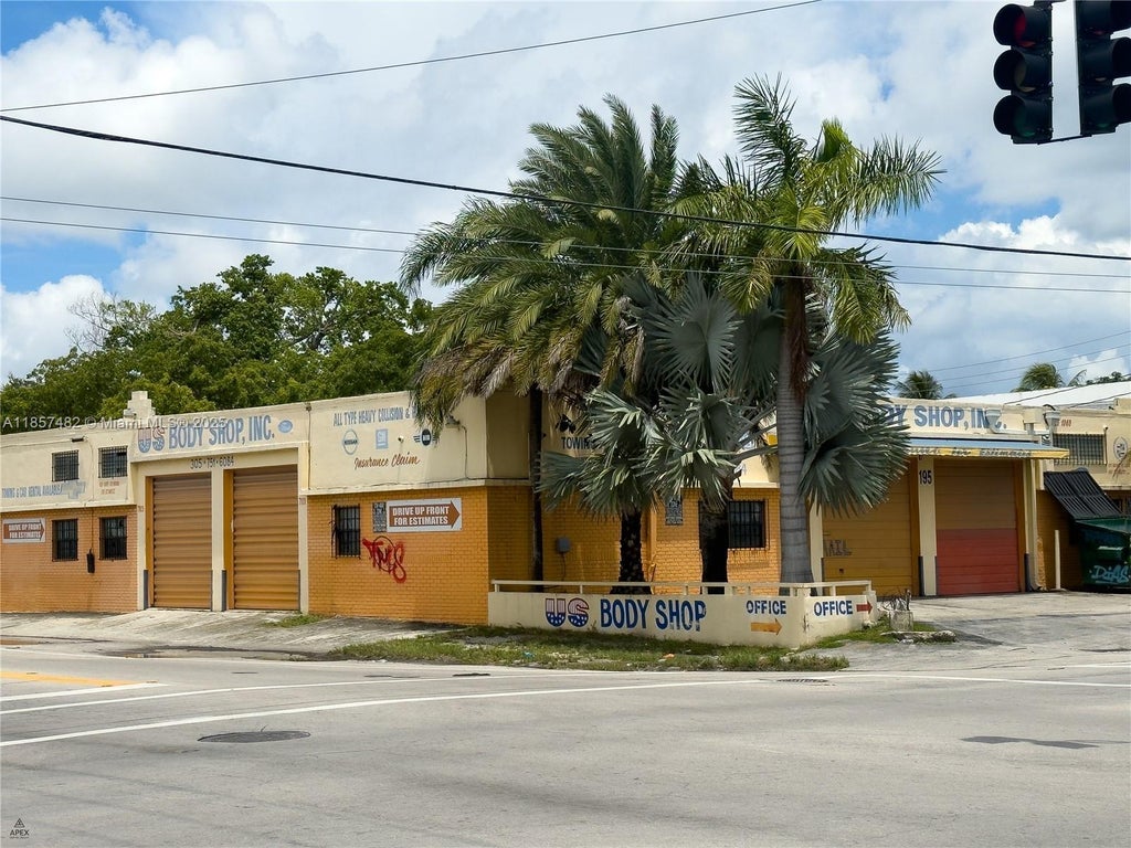 195 Nw 71st St, Miami