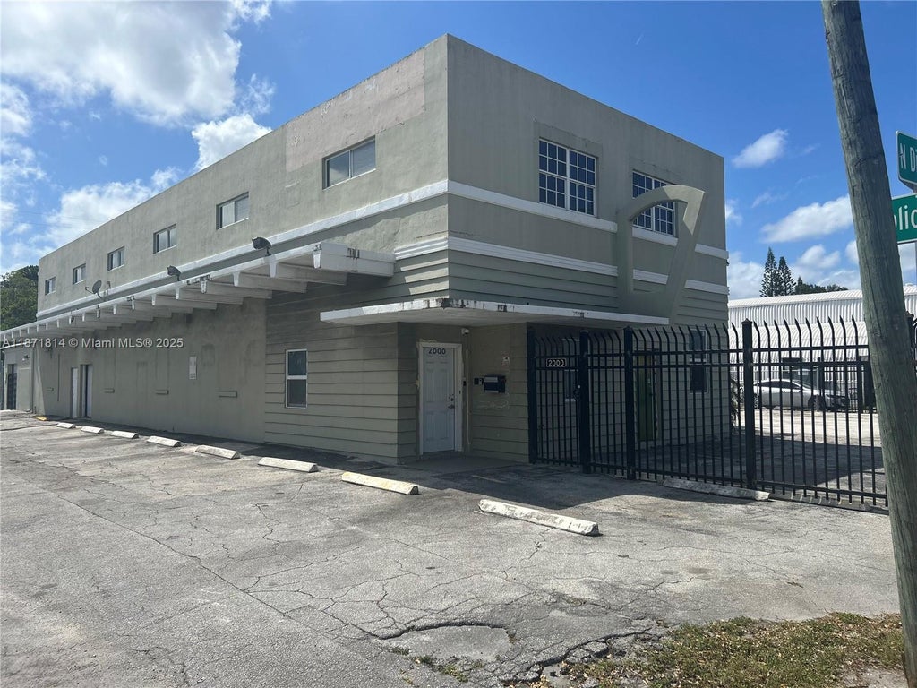2000 N Dixie Hwy, Hollywood