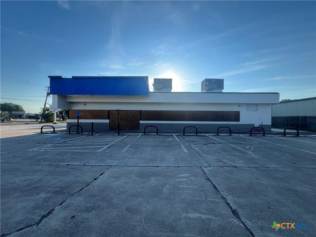 2501 N Ben Jordan Street, Victoria