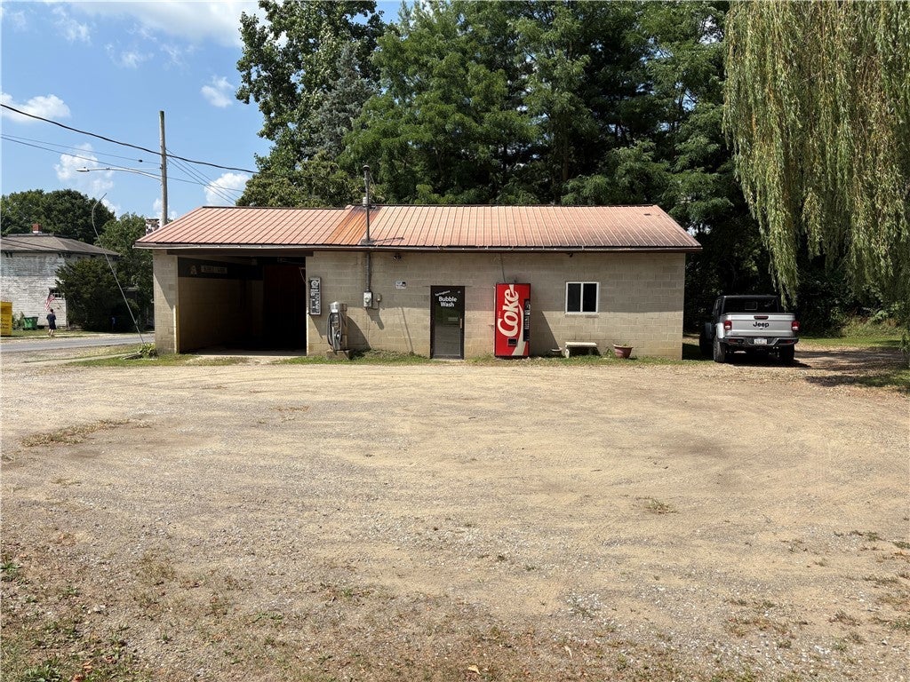 114 Beaver Street, Spring