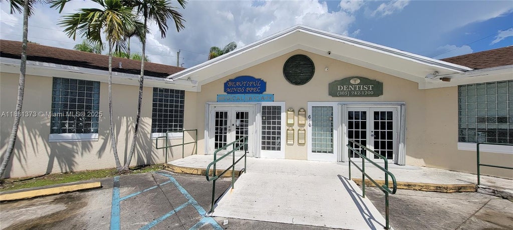 646 W Palm Dr, Florida City
