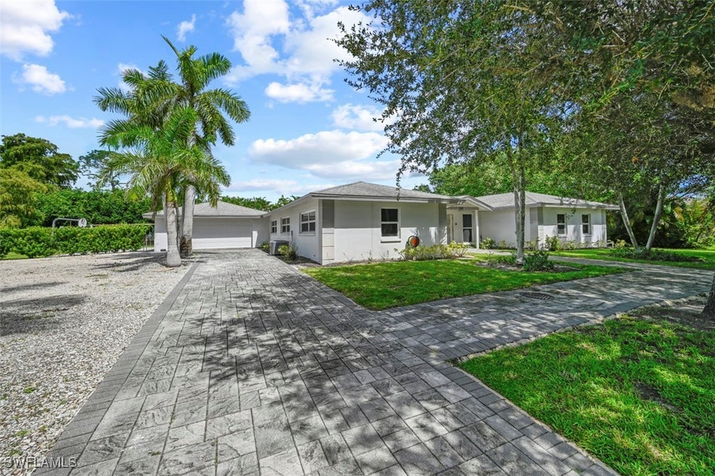 101-105 Saint Andrews Blvd, Naples