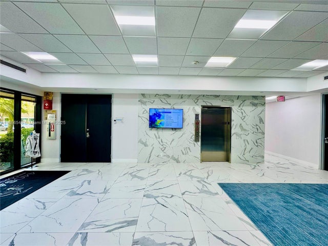 3 of 8 - 440 Sawgrass Corporate Pkwy 108, Sunrise, FL